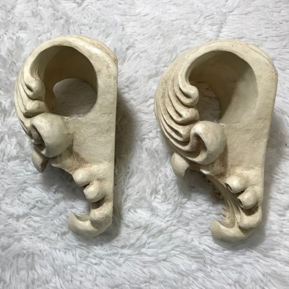 Set of 2 Romanesque Tapestry Resin Corbels - Picture 4 of 12